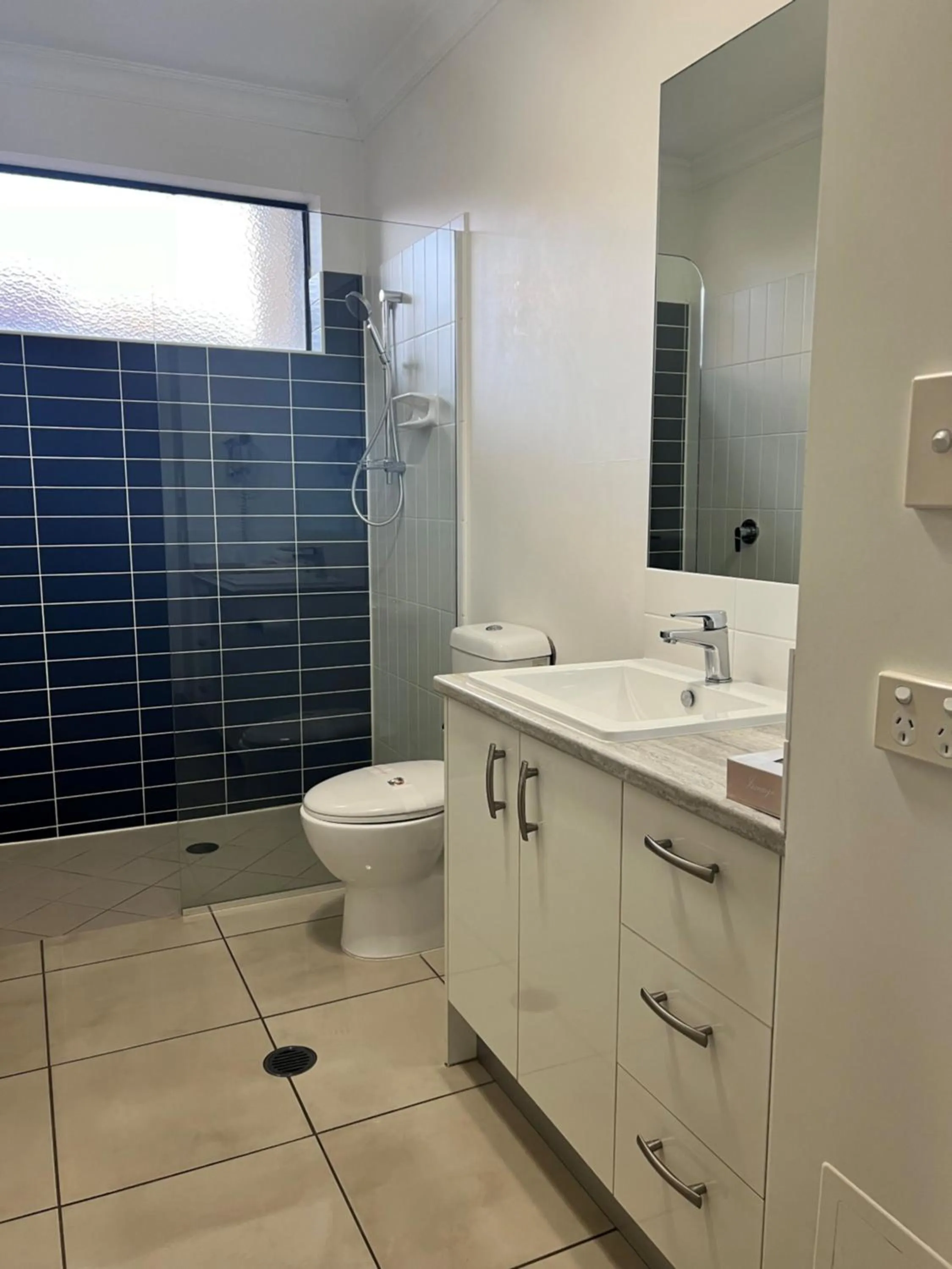 Western Gateway Motel and Apartments