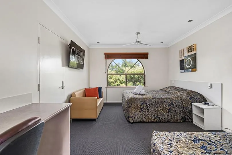 Photo of the whole room, Bed in Western Gateway Motel and Apartments