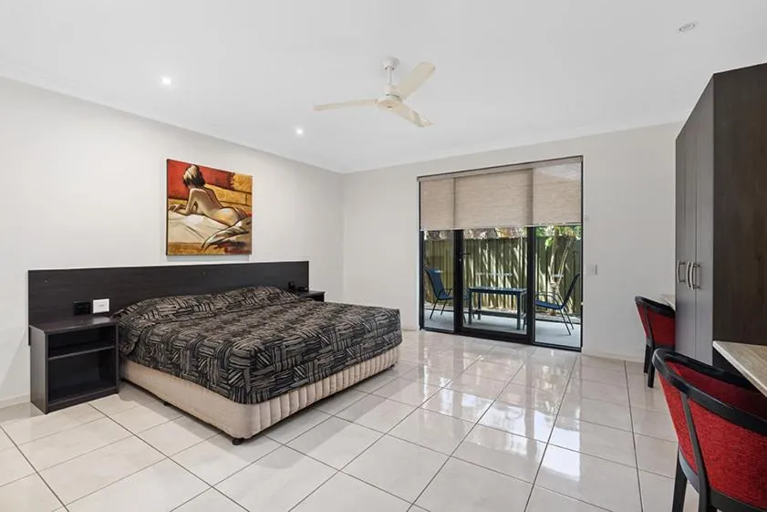 Photo of the whole room, Bed in Western Gateway Motel and Apartments