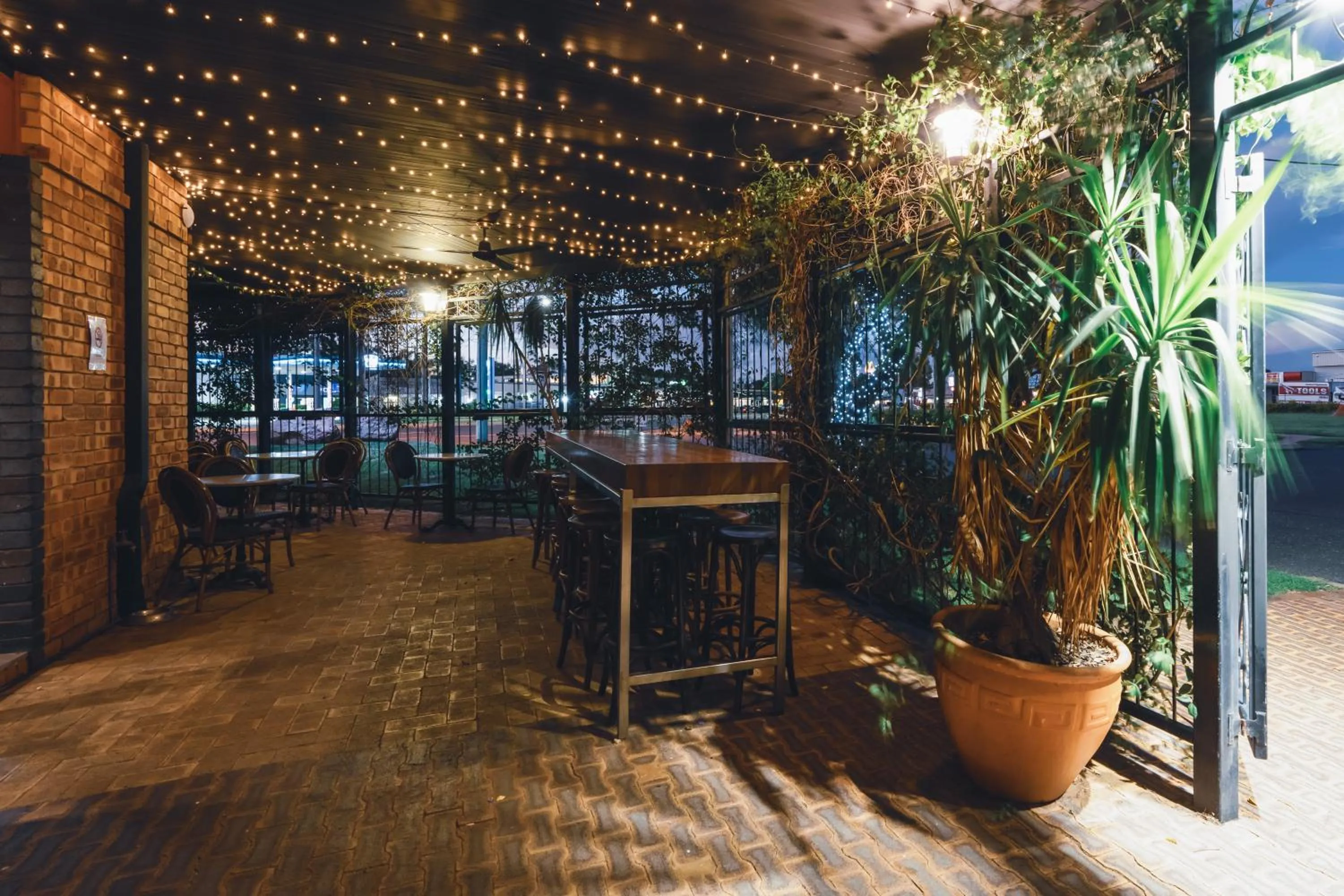 Restaurant/places to eat in Western Gateway Motel and Apartments