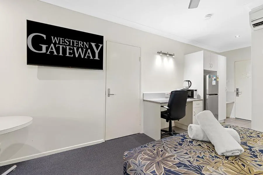TV and multimedia in Western Gateway Motel and Apartments