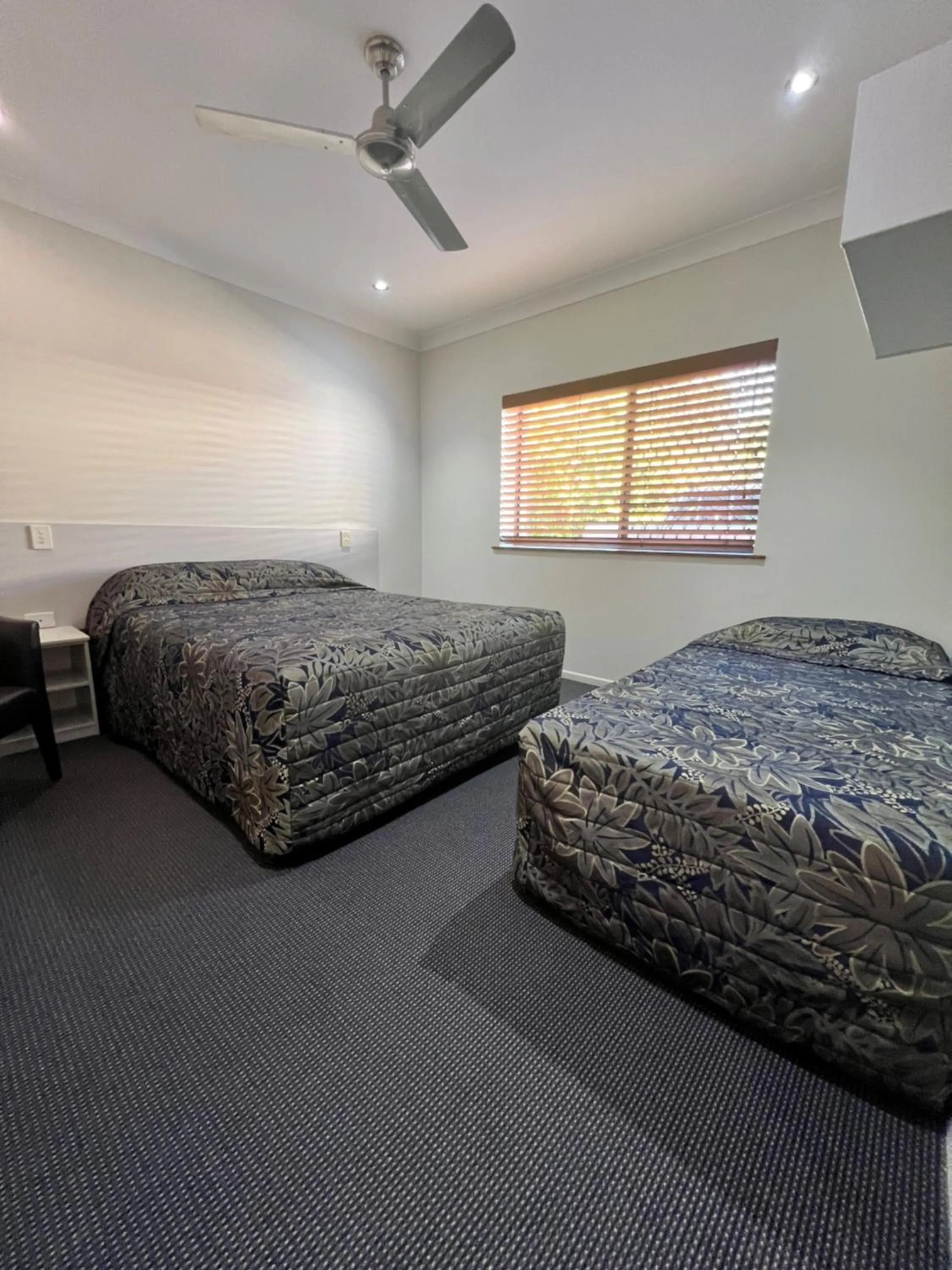 Bed in Western Gateway Motel and Apartments