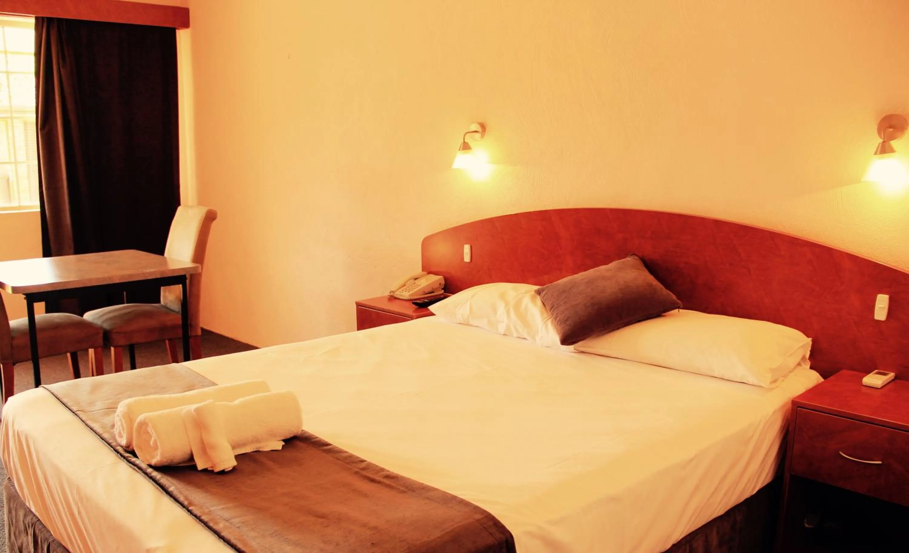 Bedroom, Bed in Childers Gateway Motor Inn