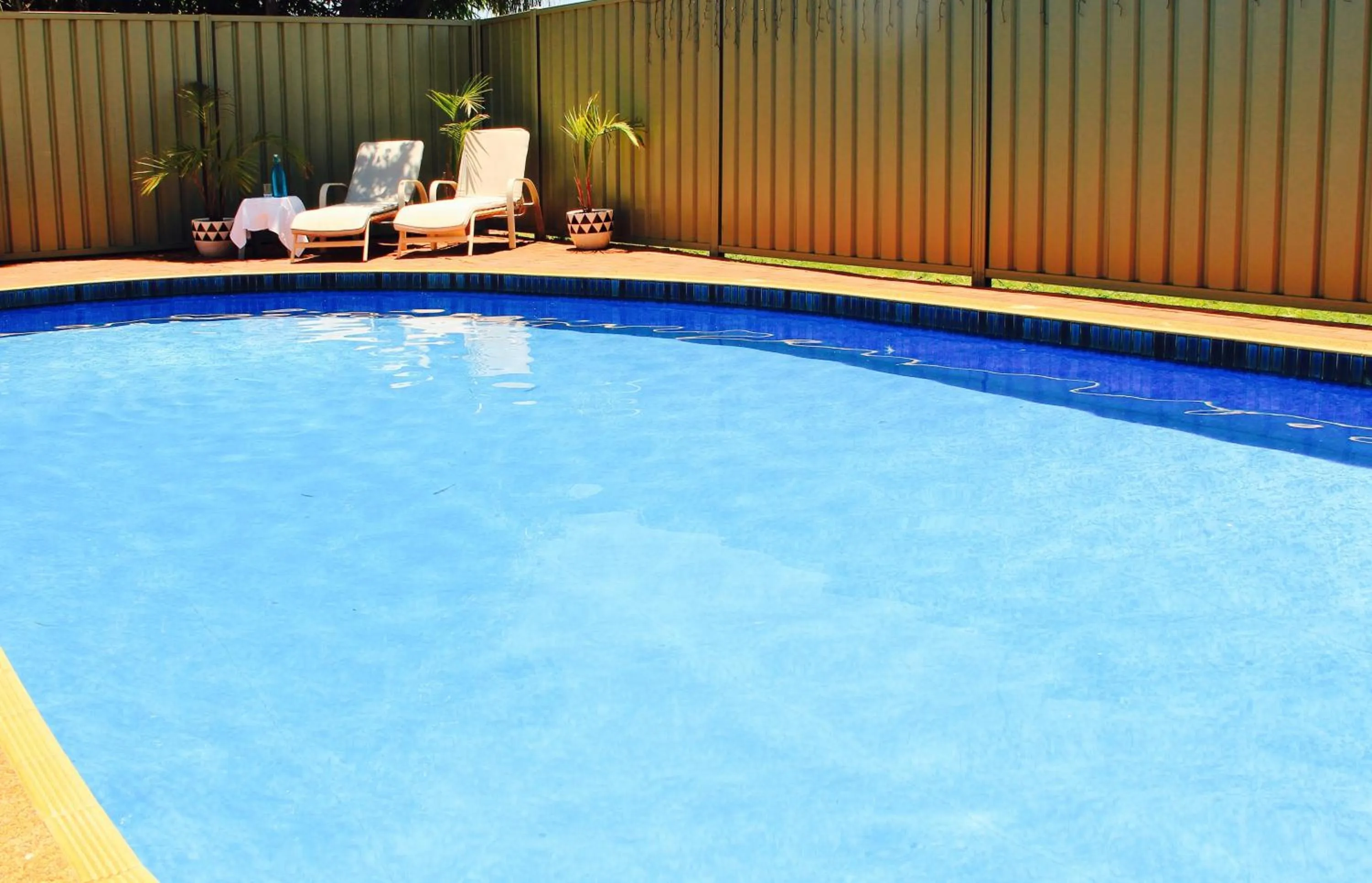 Swimming pool in Childers Gateway Motor Inn