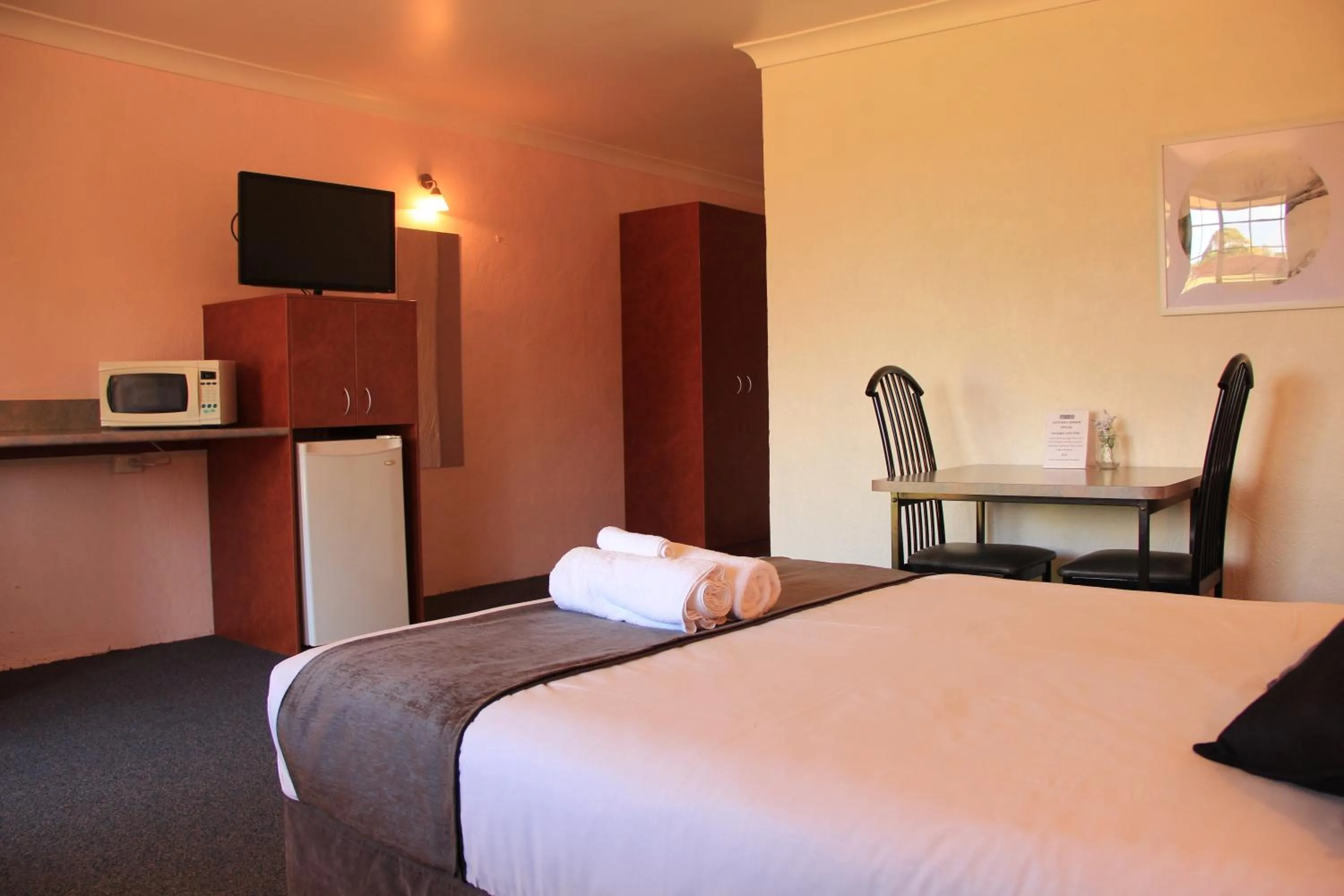 Bed in Childers Gateway Motor Inn