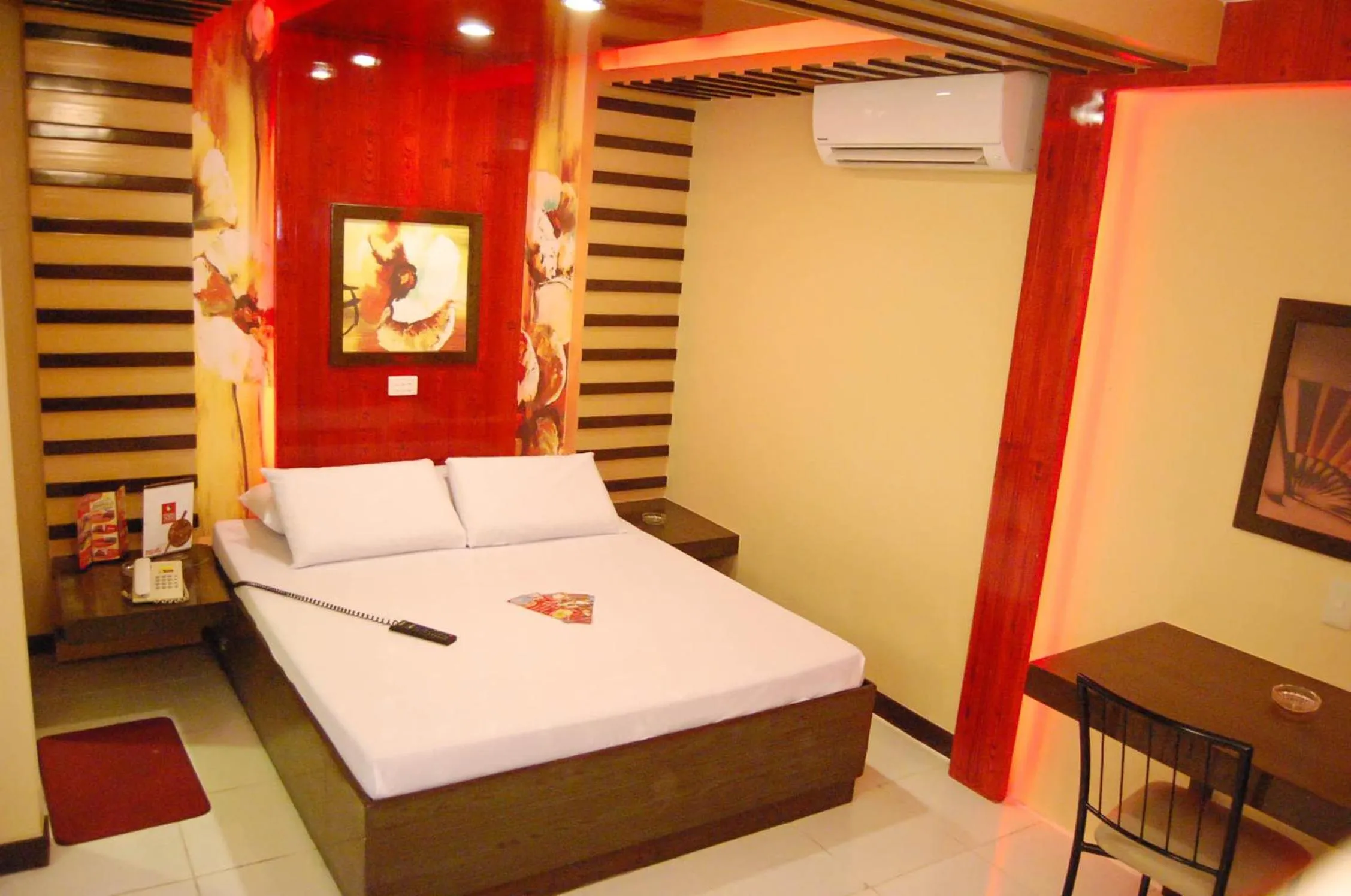 Bedroom, Bed in Hotel Sogo Quezon Avenue