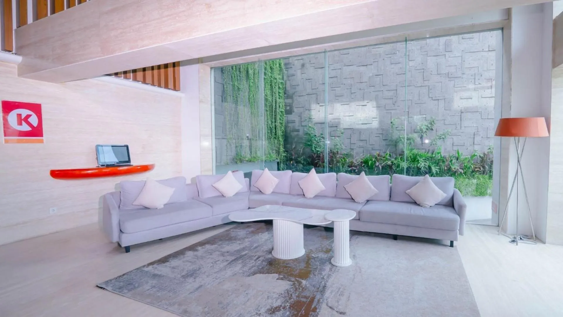 Lobby or reception in HARRIS Hotel Kuta Galleria