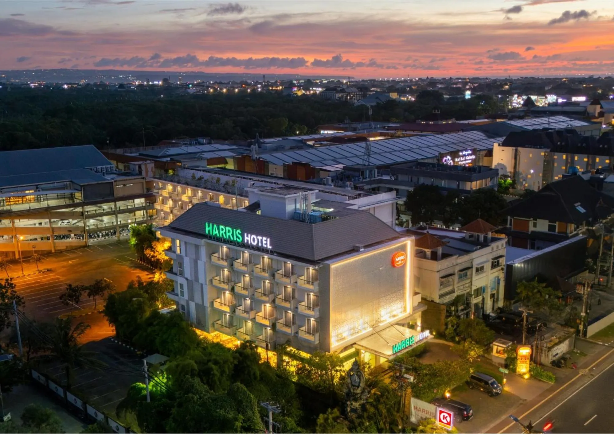 Property building in HARRIS Hotel Kuta Galleria - Bali