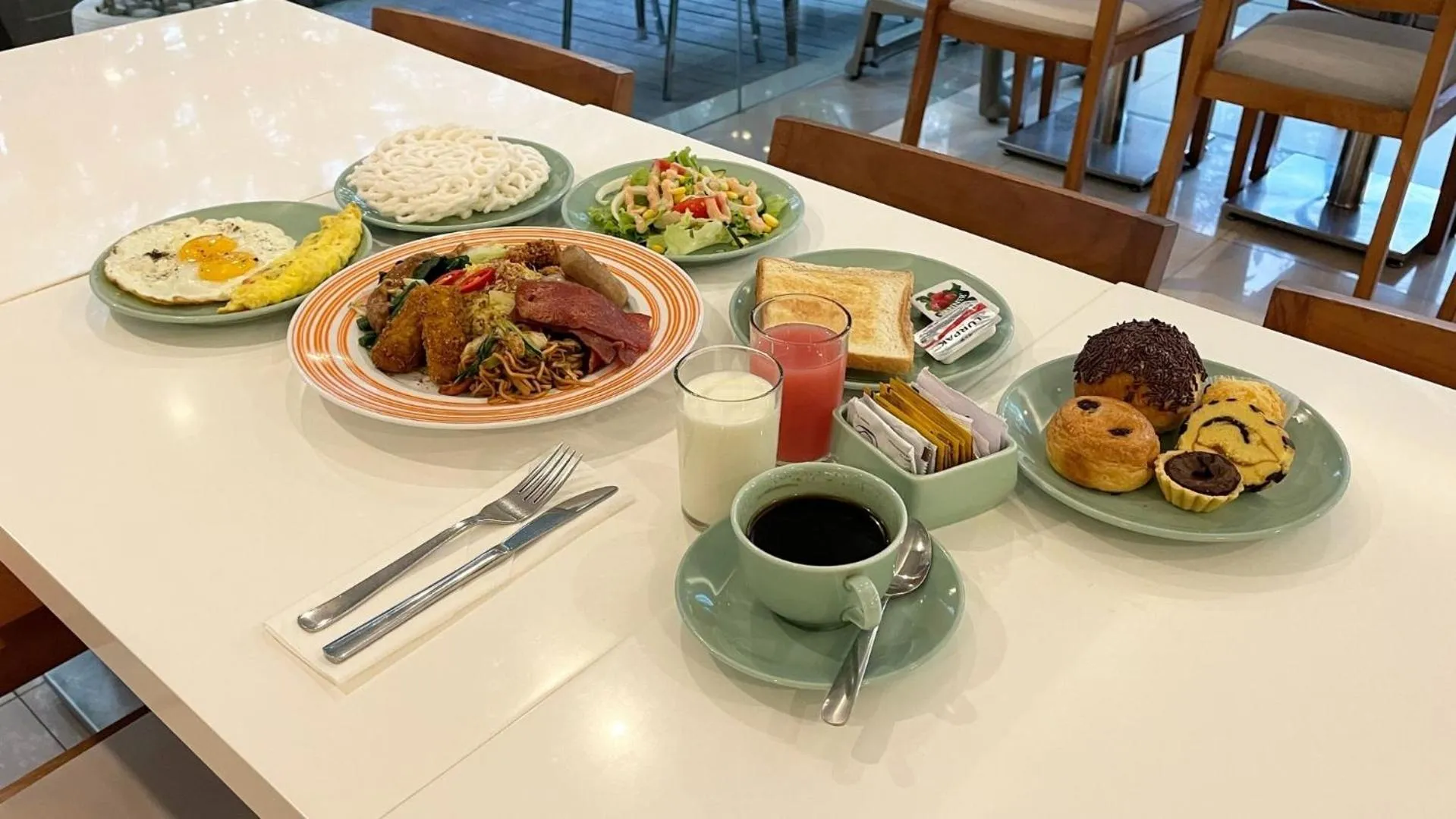 Breakfast in HARRIS Hotel Kuta Galleria