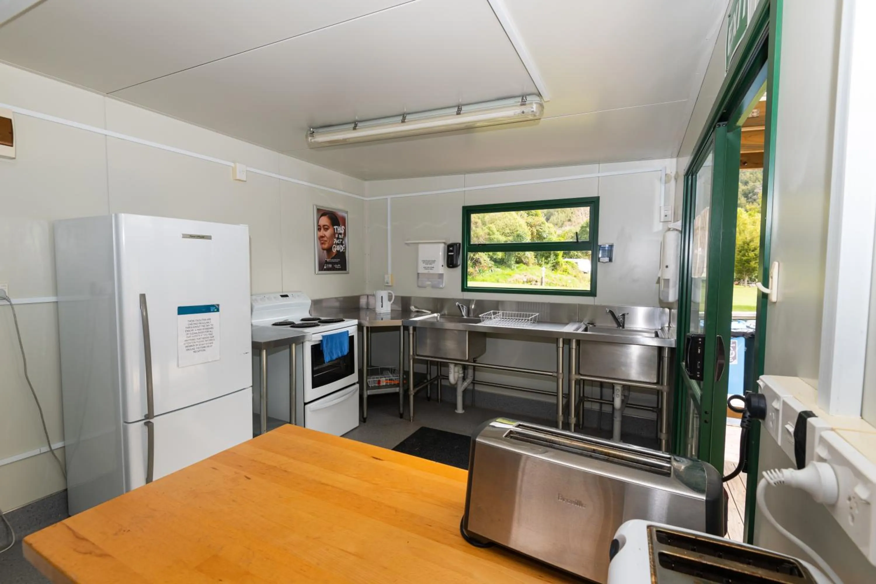 Kitchen or kitchenette in Blue Lake TOP 10 Holiday Park