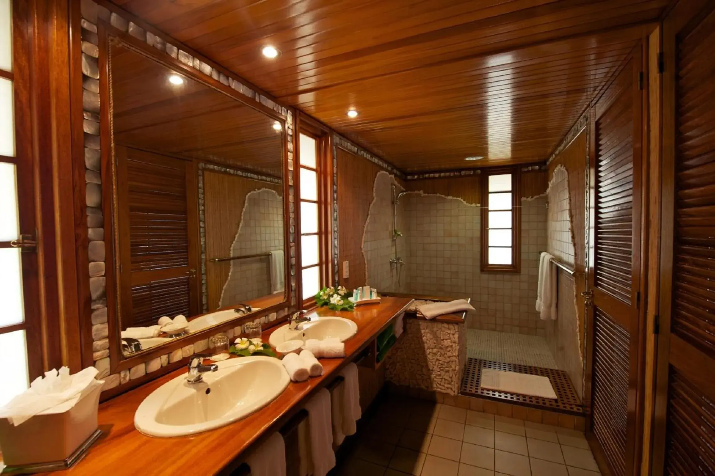 Bathroom in Hotel Kia Ora Resort & Spa Bathroom in Hotel Kia Ora Resort & Spa