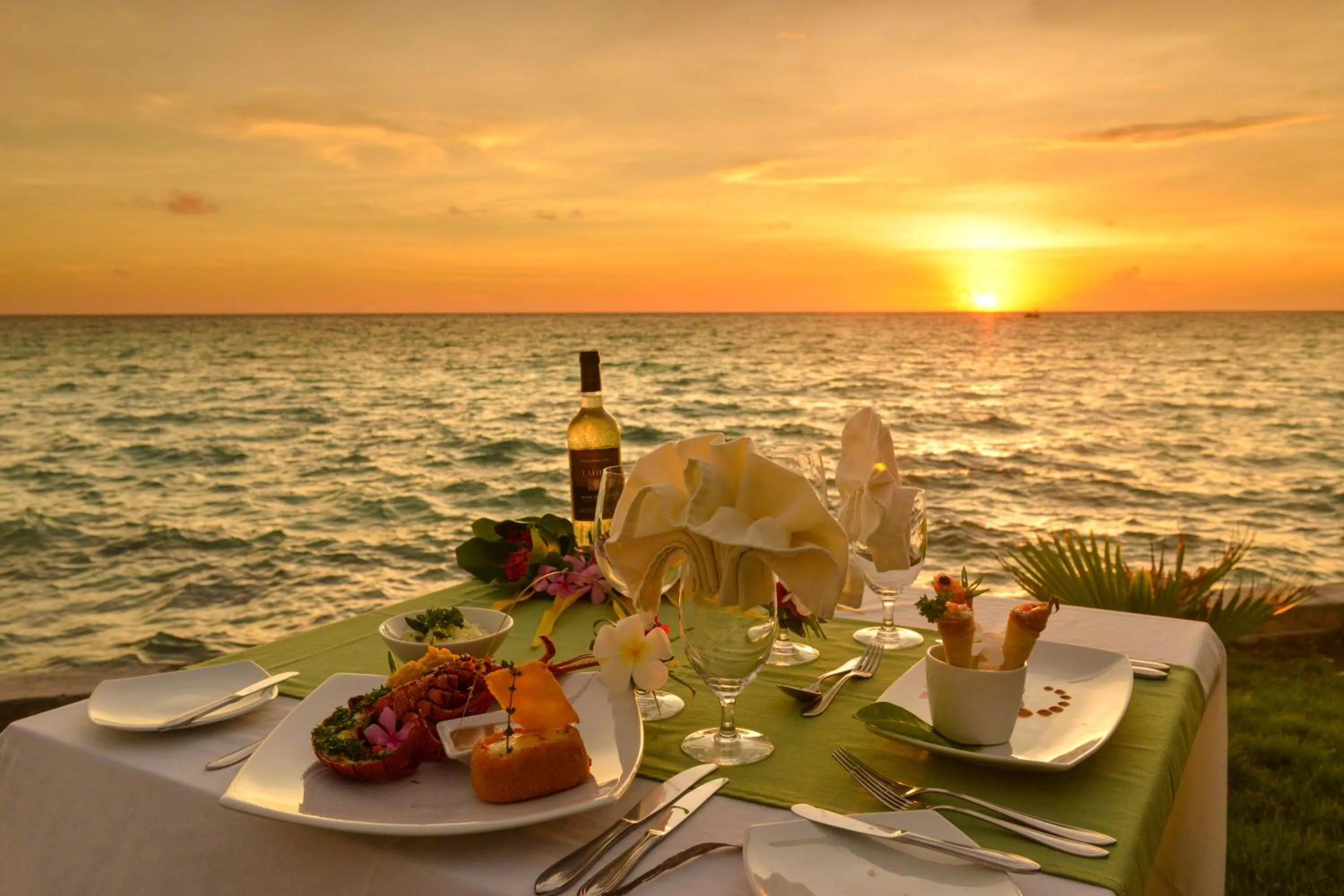 Meals in Hotel Kia Ora Resort & Spa