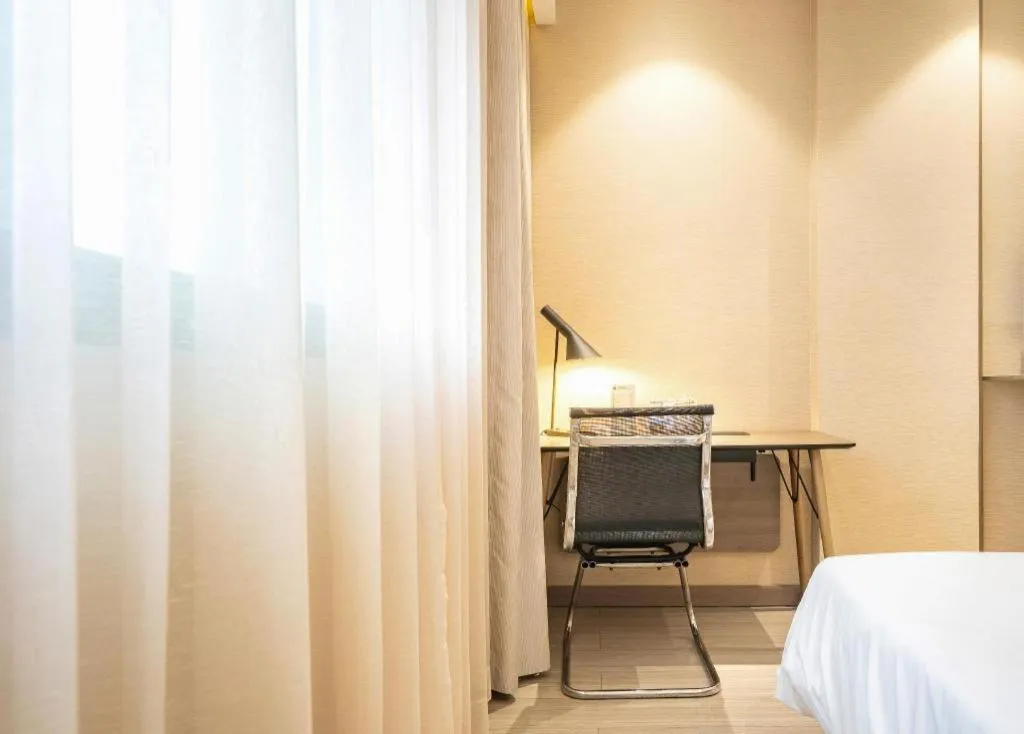 Hanting Hotel Shanghai Qingpu Caoying Road Metro Station