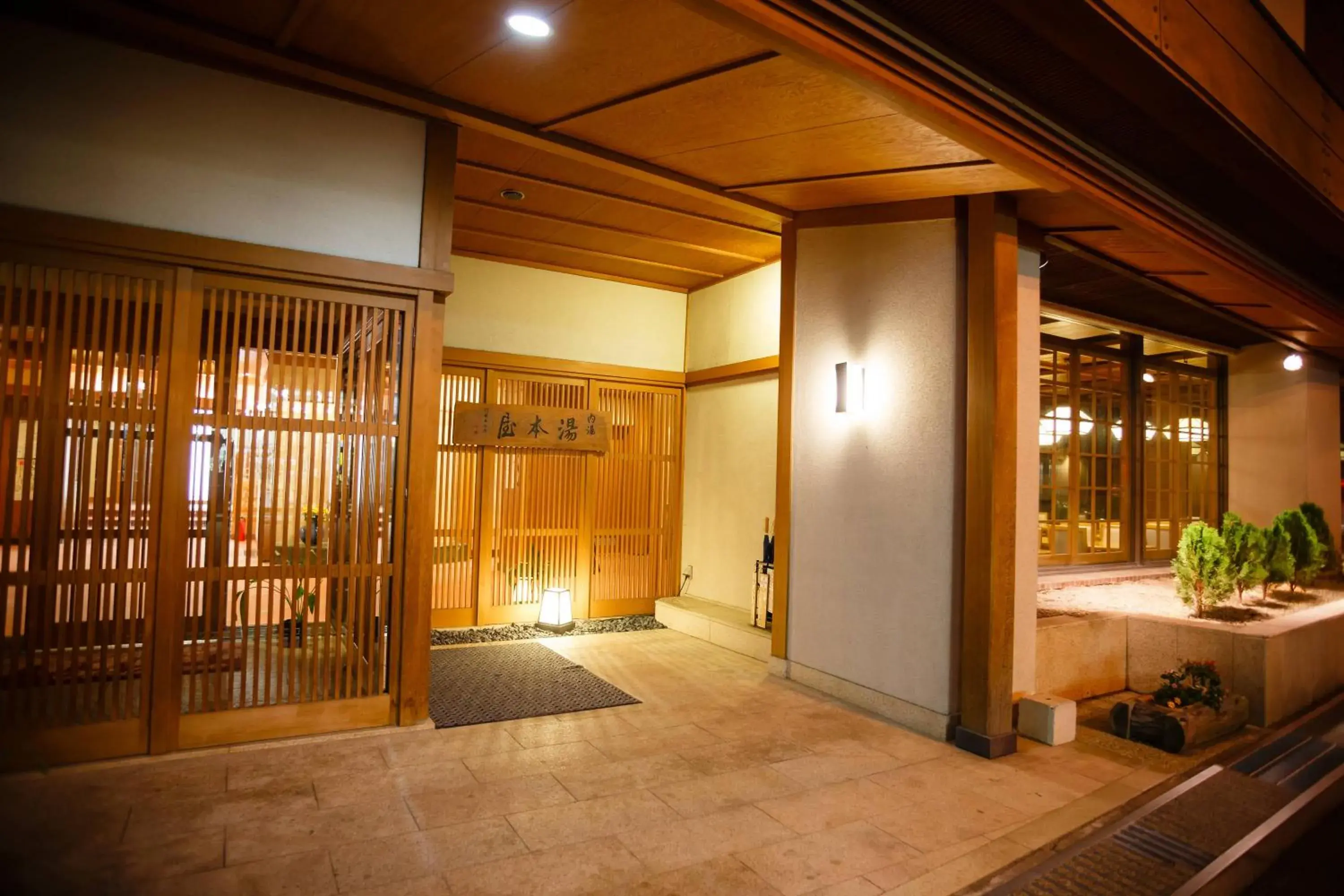 Facade/entrance in Yumotoya Facade/entrance in Yumotoya