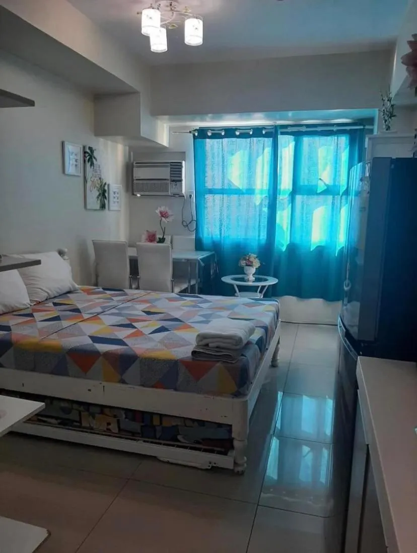 Bed in Horizons 101, Studio good for 2 person