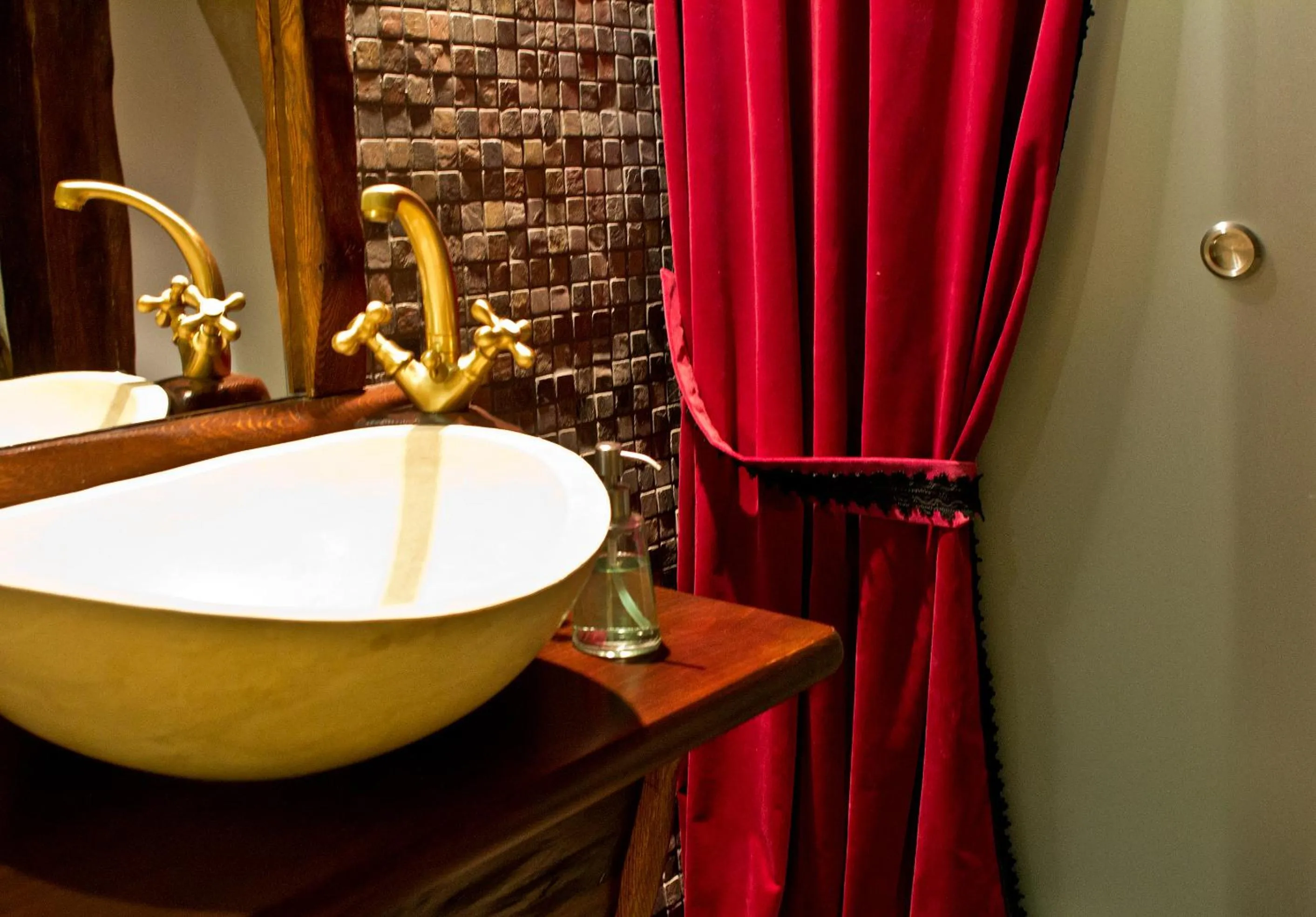 Decorative detail in Castle Hotel Daniel