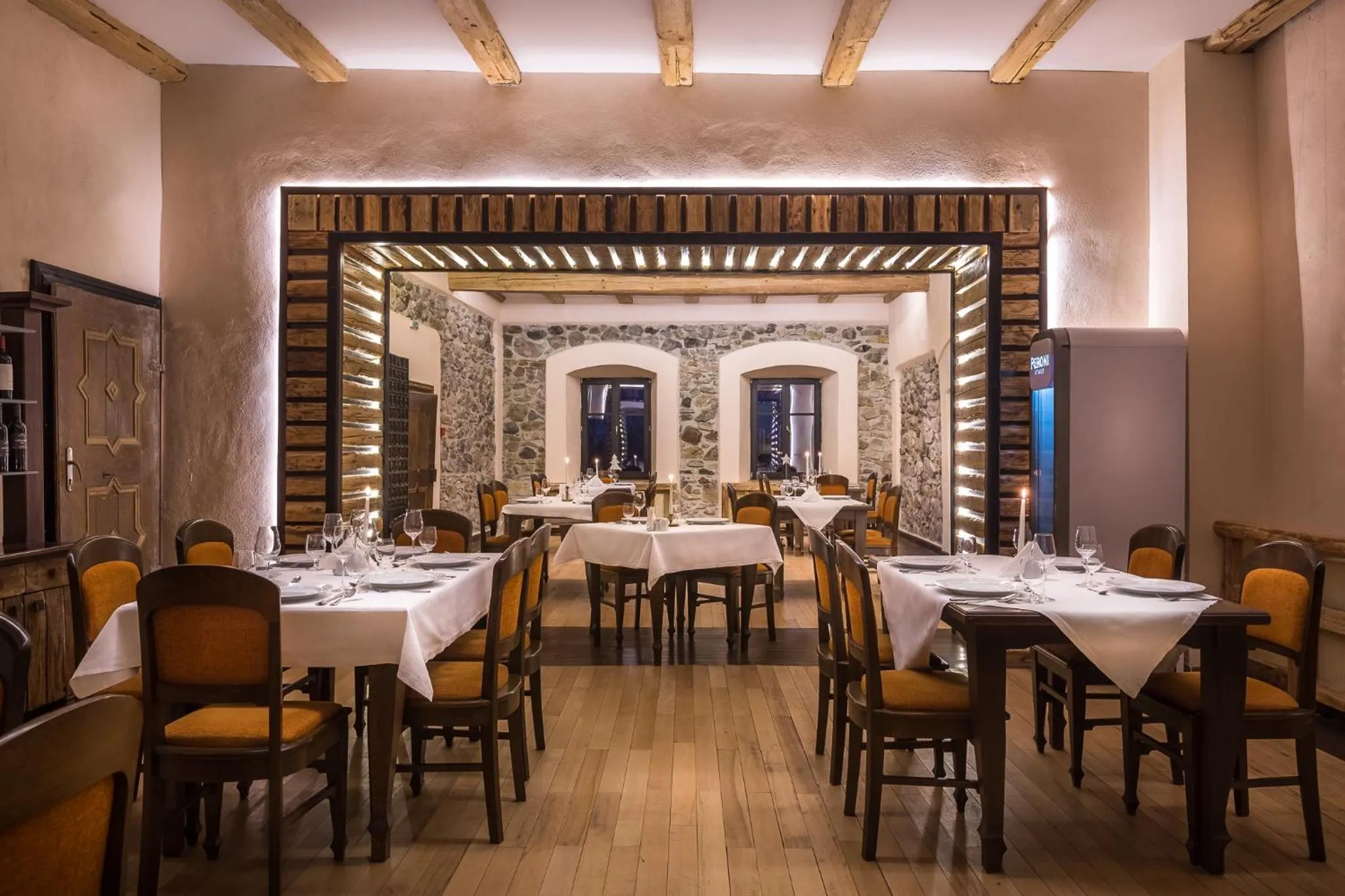 Restaurant/places to eat in Castle Hotel Daniel