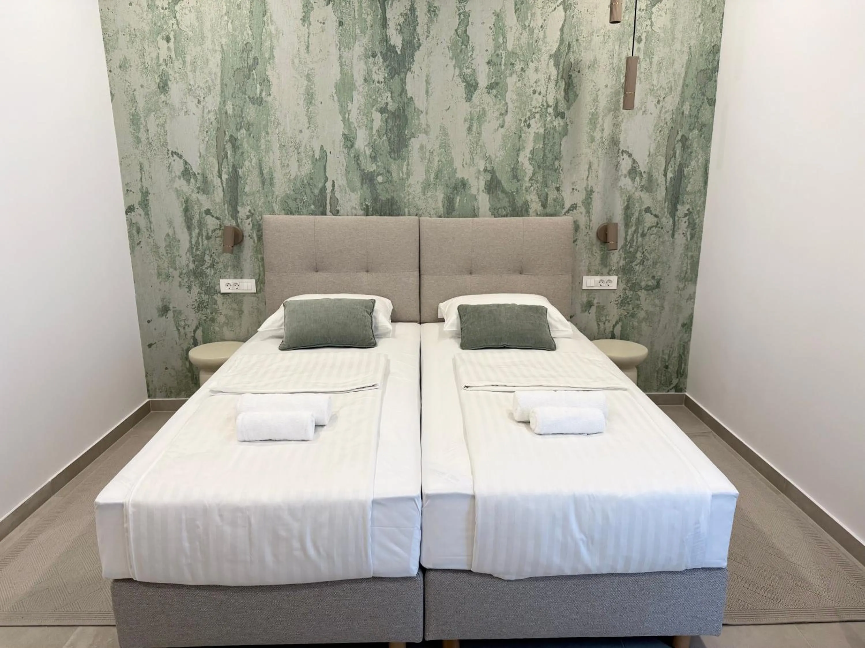 Twin Room in Flowers Premium Apartments & Rooms