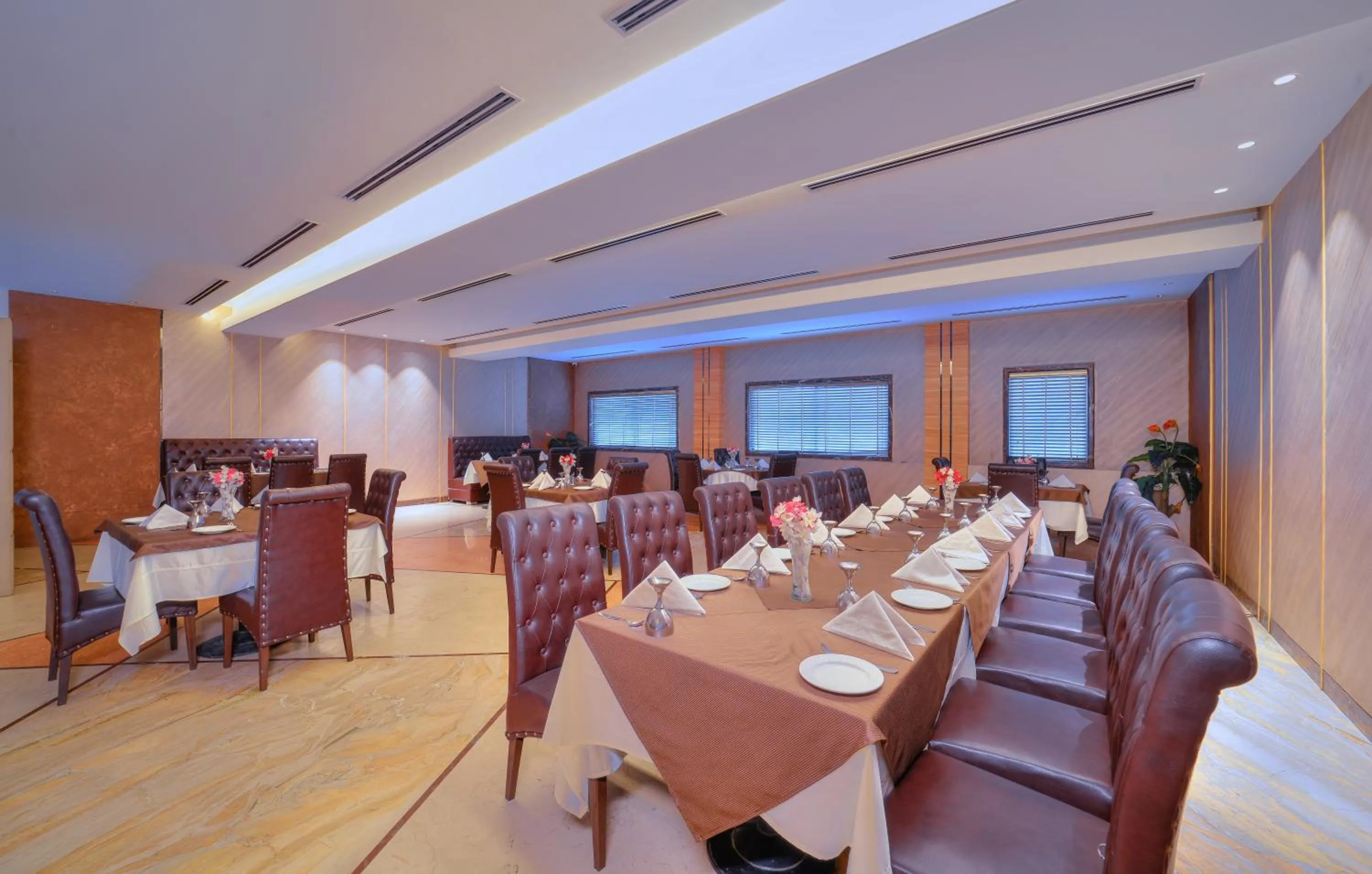 Restaurant/places to eat in Wingston A TreeHouse Hotel, Mathura