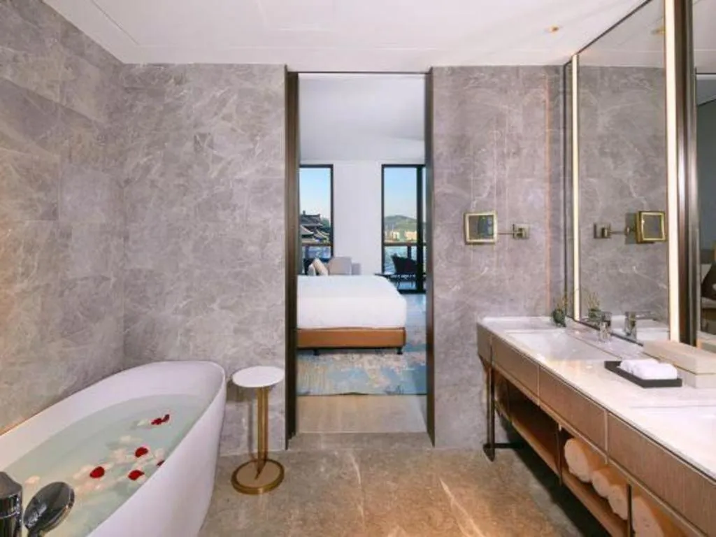 Bed in Steigenberger Hotel SUNAC Jinan