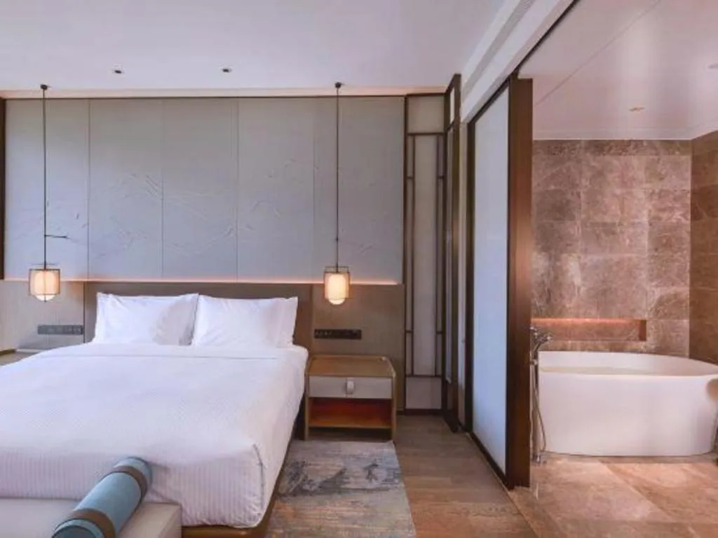 Bed in Steigenberger Hotel SUNAC Jinan