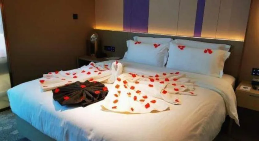 Bed in Lavande Hotel Shanghai Jing'an Shibei Gaoxin