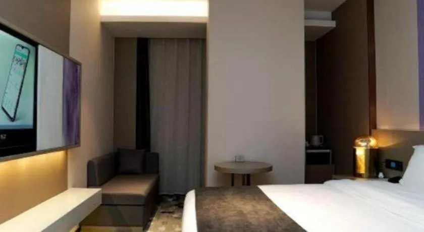 Bed in Lavande Hotel Shanghai Jing'an Shibei Gaoxin