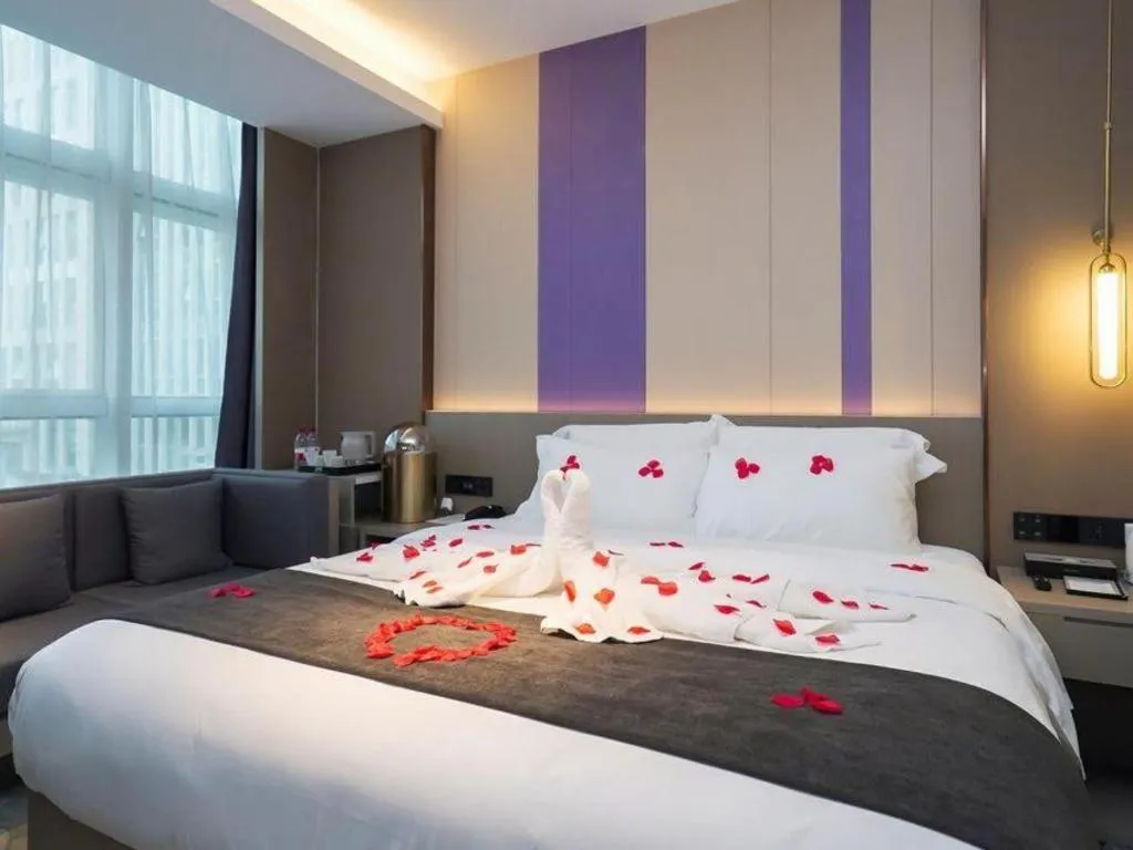 Bed in Lavande Hotel Shanghai Jing'an Shibei Gaoxin