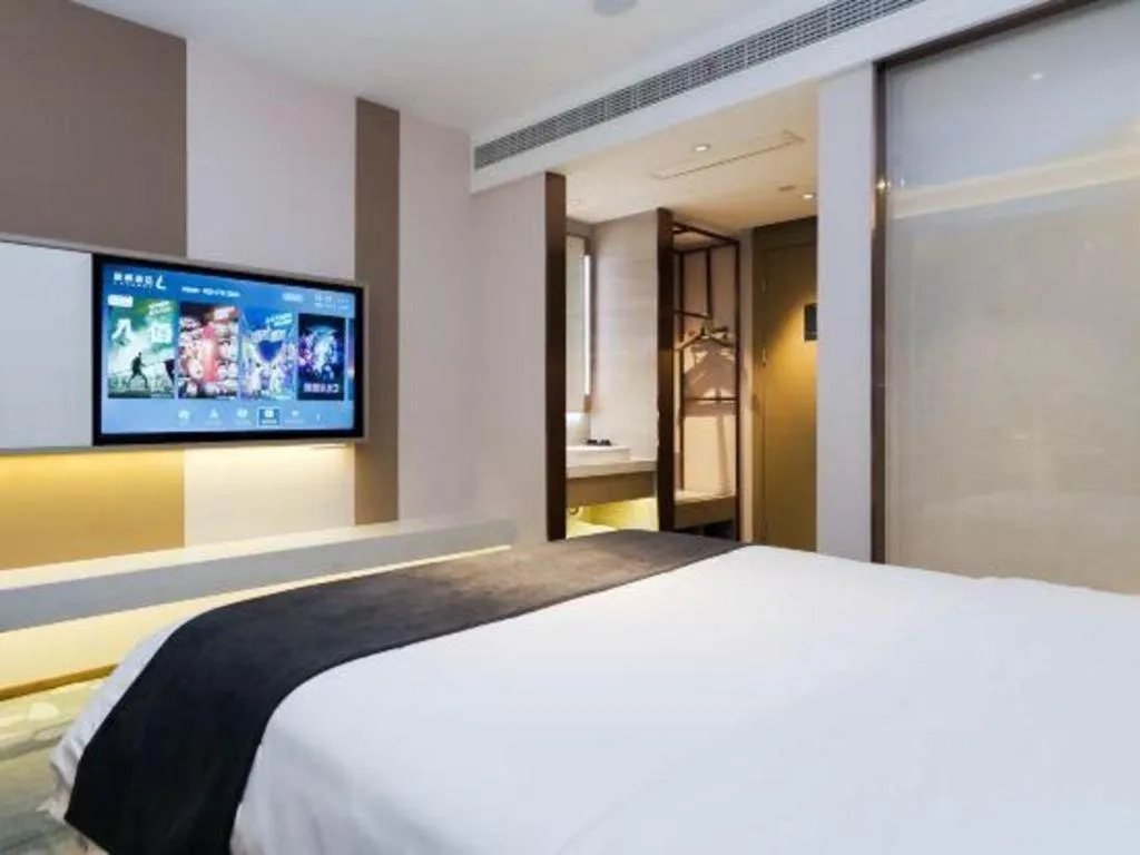 Bed in Lavande Hotel Shanghai Jing'an Shibei Gaoxin