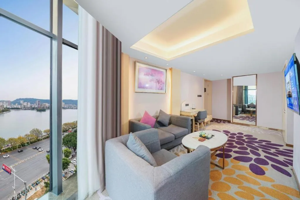 Lavande Hotel Shaoguan Bainian East Street Fengcai Building