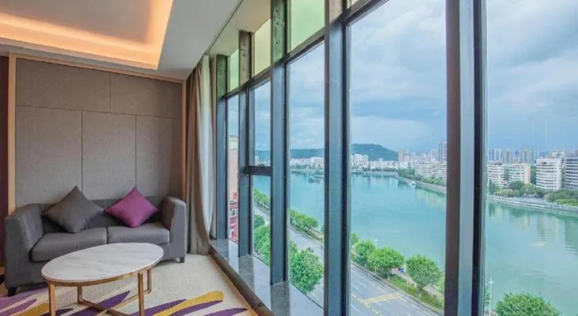 Lavande Hotel Shaoguan Bainian East Street Fengcai Building