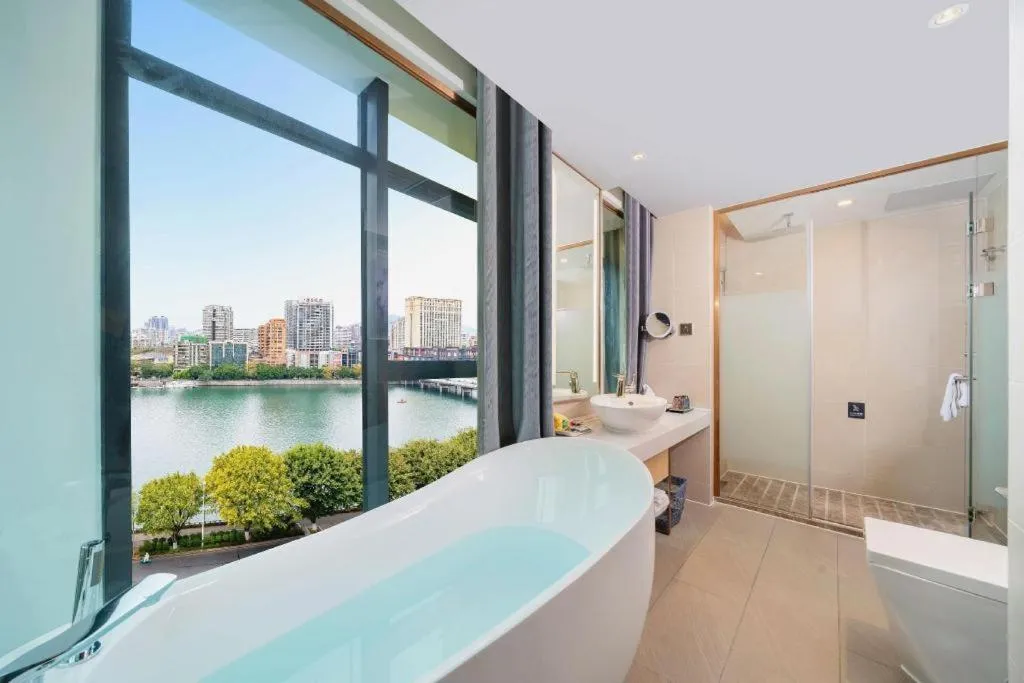 Lavande Hotel Shaoguan Bainian East Street Fengcai Building