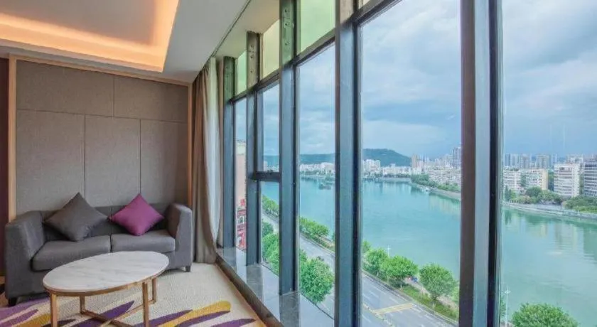 Lavande Hotel Shaoguan Bainian East Street Fengcai Building