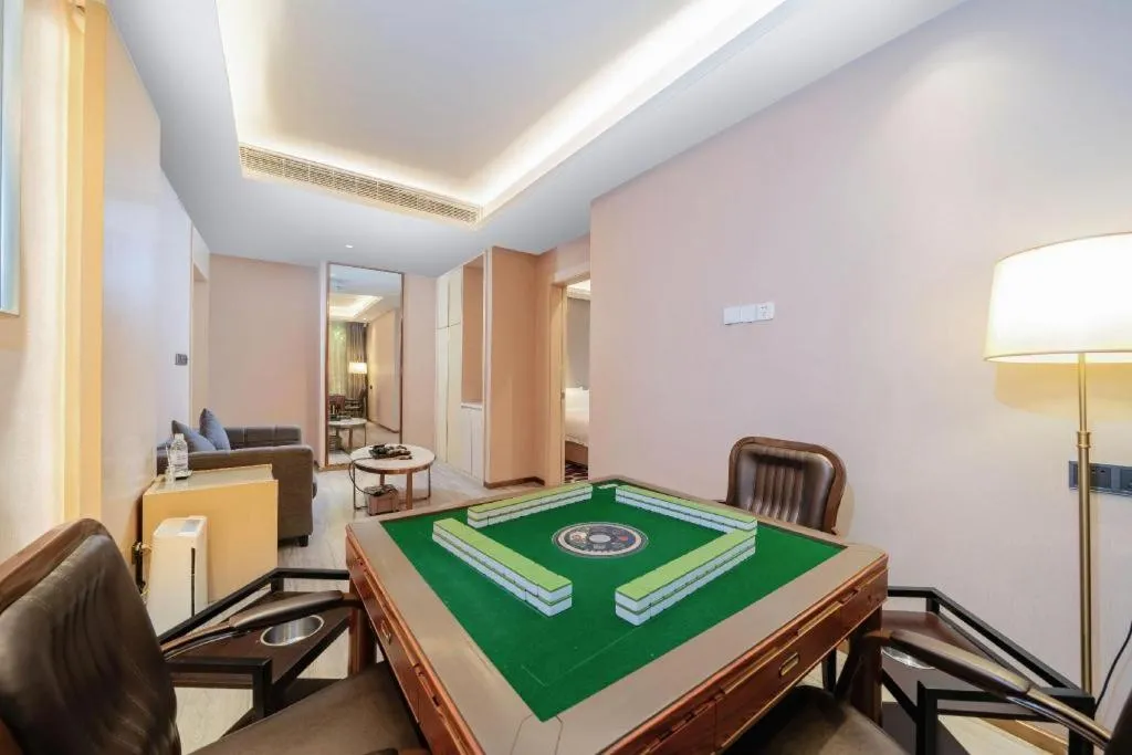 Lavande Hotel Shaoguan Bainian East Street Fengcai Building