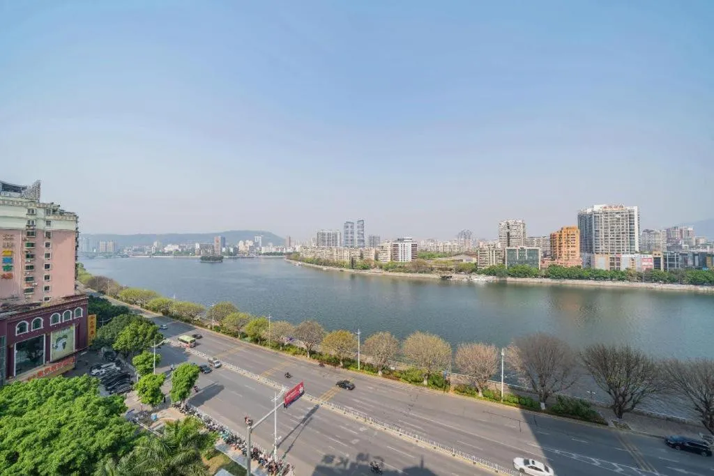 Lavande Hotel Shaoguan Bainian East Street Fengcai Building