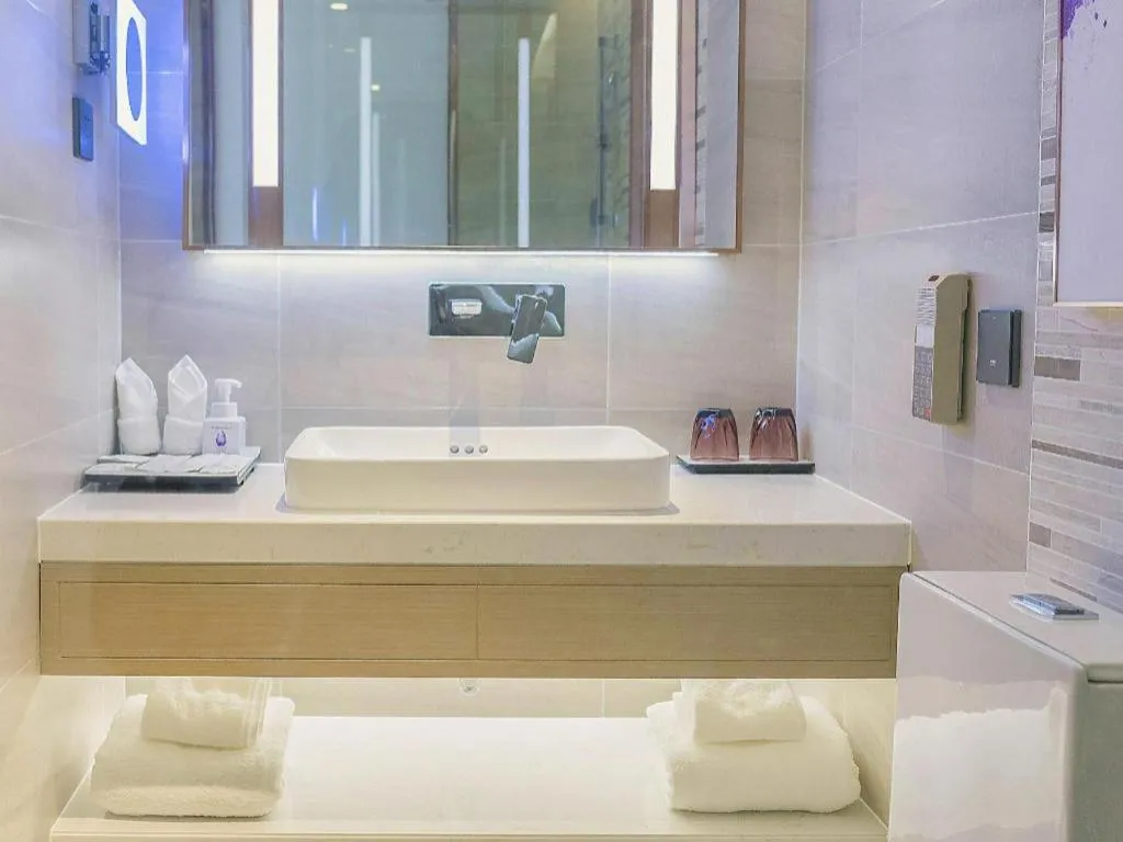 Lavande Hotel Nanchang Aixihu Shida