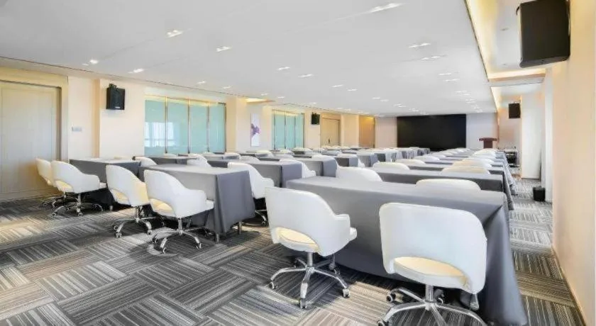 Lavande Hotel Xuchang Pangdonglai Hengdajinhui Plaza