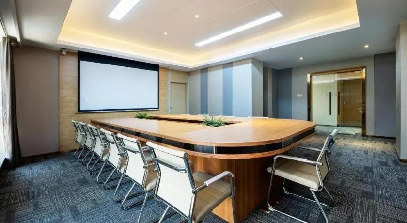 Lavande Hotel Shanwei Haifeng Fenghuang New City Tianhong Plaza