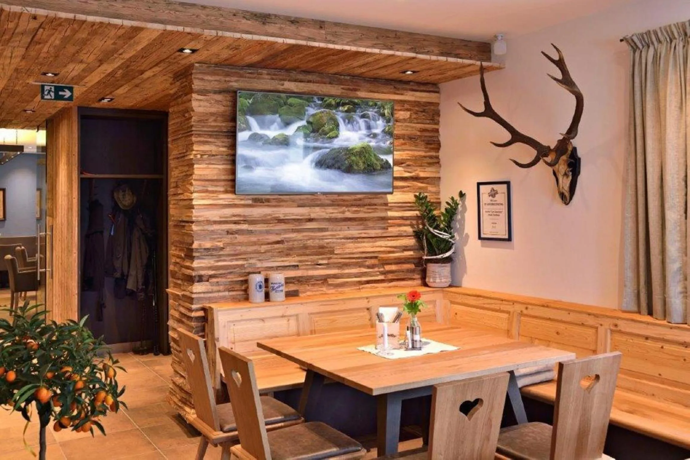 Restaurant/places to eat in Landhotel Zum Jägerstöckl