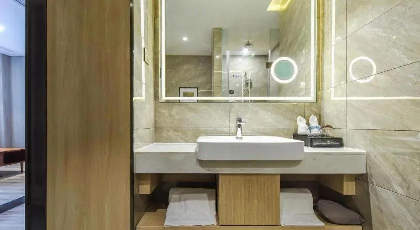 Lavande Hotel Nanchong Xihua Shida