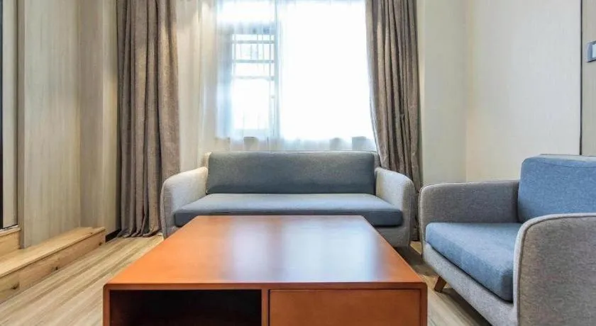 Lavande Hotel Nanchong Xihua Shida