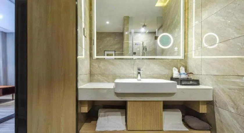 Lavande Hotel Nanchong Xihua Shida