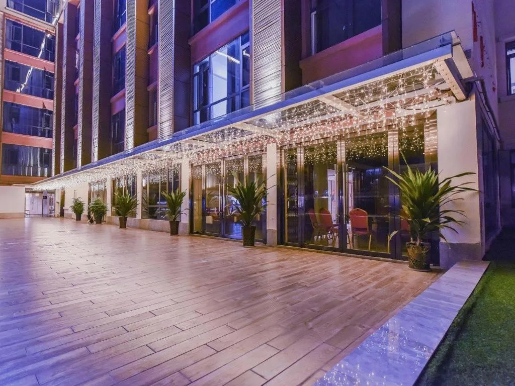 Lavande Hotel Nanchong Xihua Shida