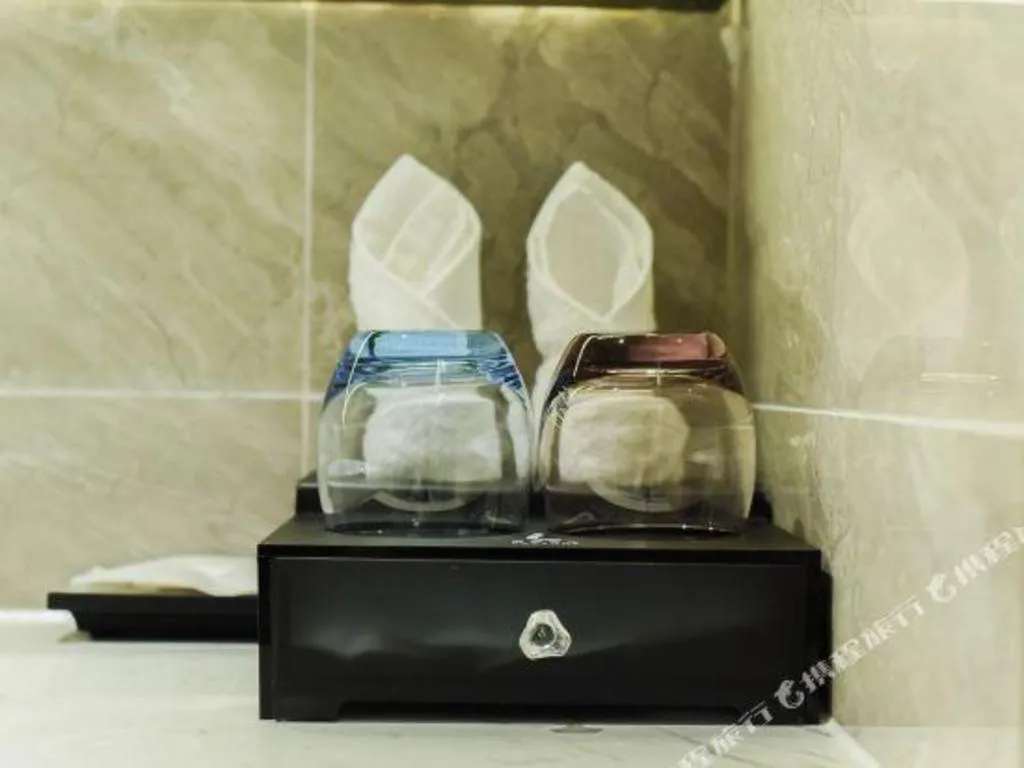 Lavande Hotel Nanchong Xihua Shida