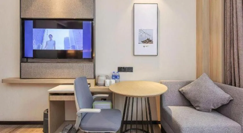 Lavande Hotel Nanchong Xihua Shida