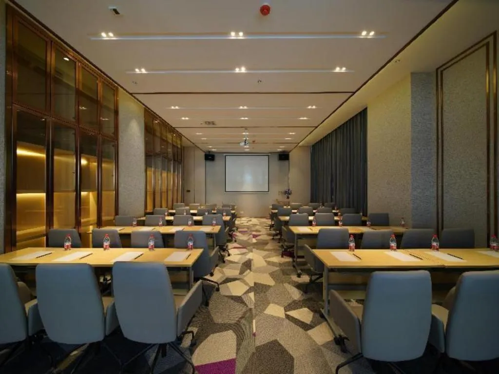 Lavande Hotel Anshan City Center