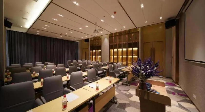 Lavande Hotel Anshan City Center