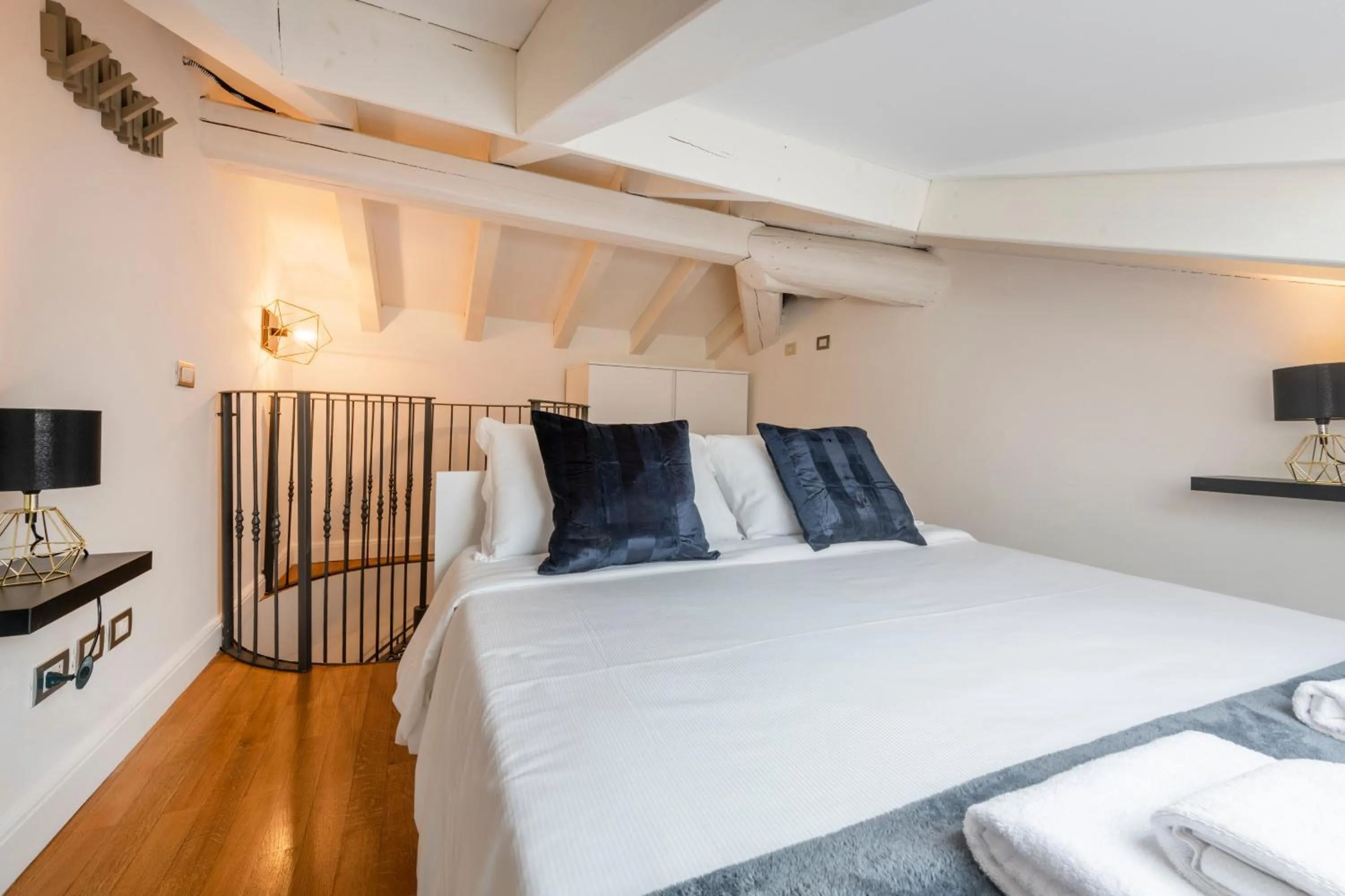 Bedroom, Bed in Milan Royal Suites - Centro Brera