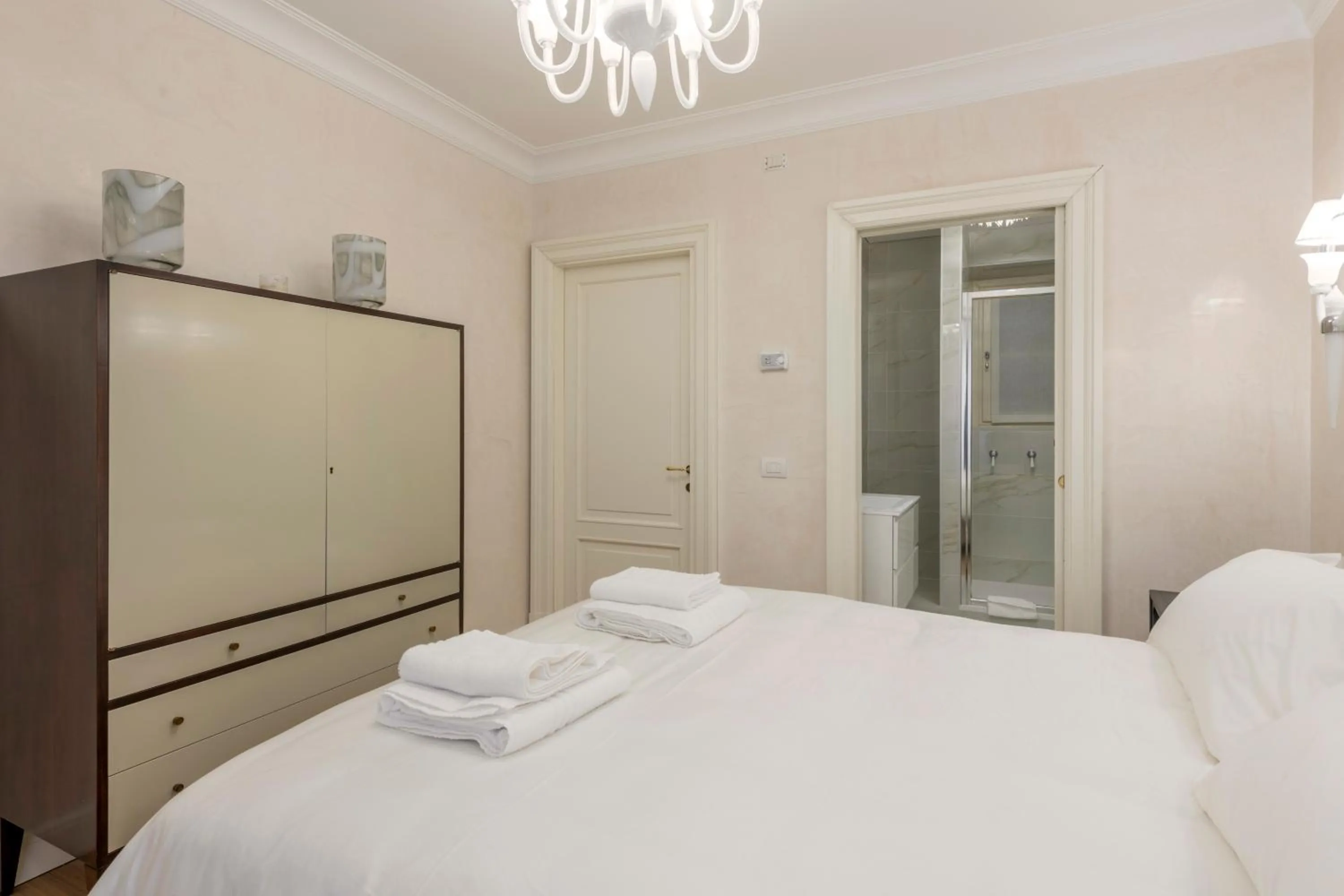 Bed in Milan Royal Suites - Centro Brera