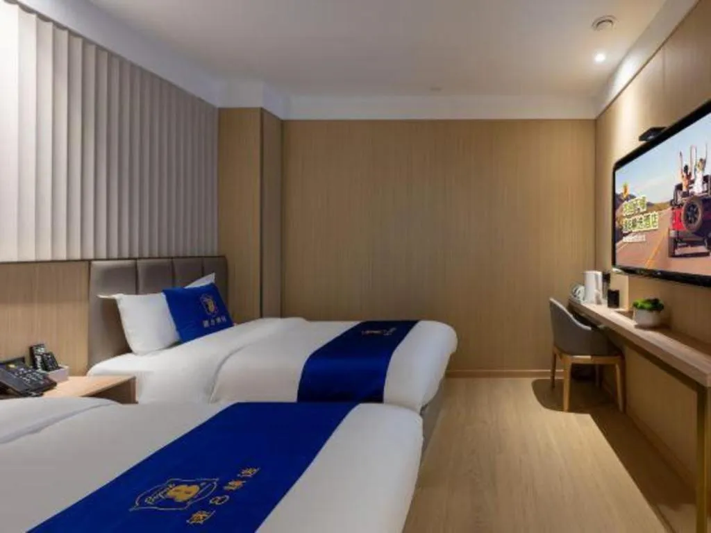 Bed in Super 8 Hotel Beijing South Railway Station Majiabao Metro Station